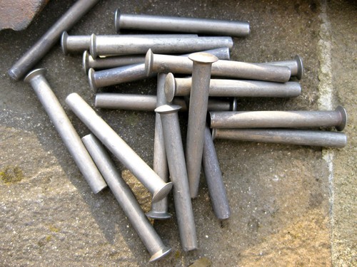 Rivetti per pala vanga - rivetti,